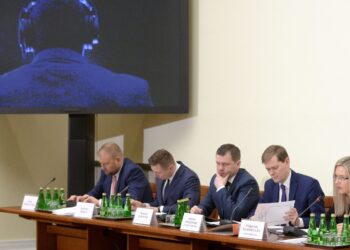 Sejmowa komisja śledcza ds. Amber Gold przesłuchuje funkcjonariusza ABW, fot. PAP/Marcin Obara