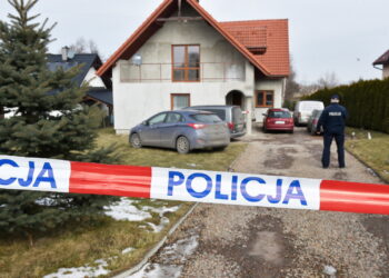 Dom w Zelczynie, miejsce rodzinnej tragedii, fot. PAP/Jacek Bednarczyk