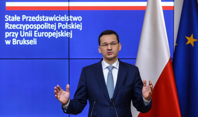 Premier Mateusz Morawiecki podczas konferencji prasowej w Brukseli, fot. PAP/Rafał Guz