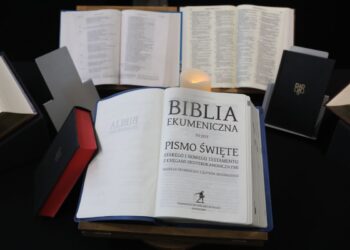 Prezentacja Biblii Ekumenicznej w Państwowym Muzeum Etnograficznym w Warszawie, fot. PAP/Tomasz Gzell