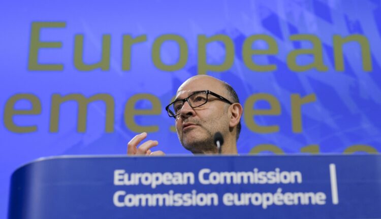 Pierre Moscovici, komisarz UE ds. gospodarczych i finansowych, fot. PAP/EPA/Olivier Hoslet