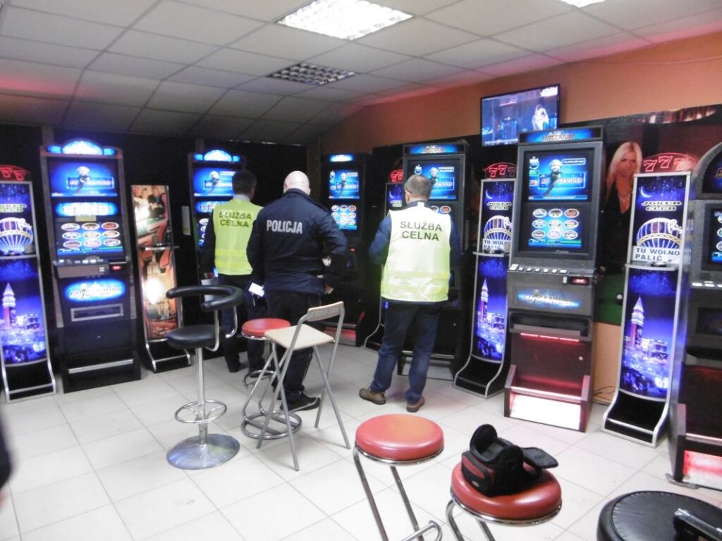 Krajowa Administracja Skarbowa zajęła pięć nielegalnych automatów do gier Radio Zachód - Lubuskie