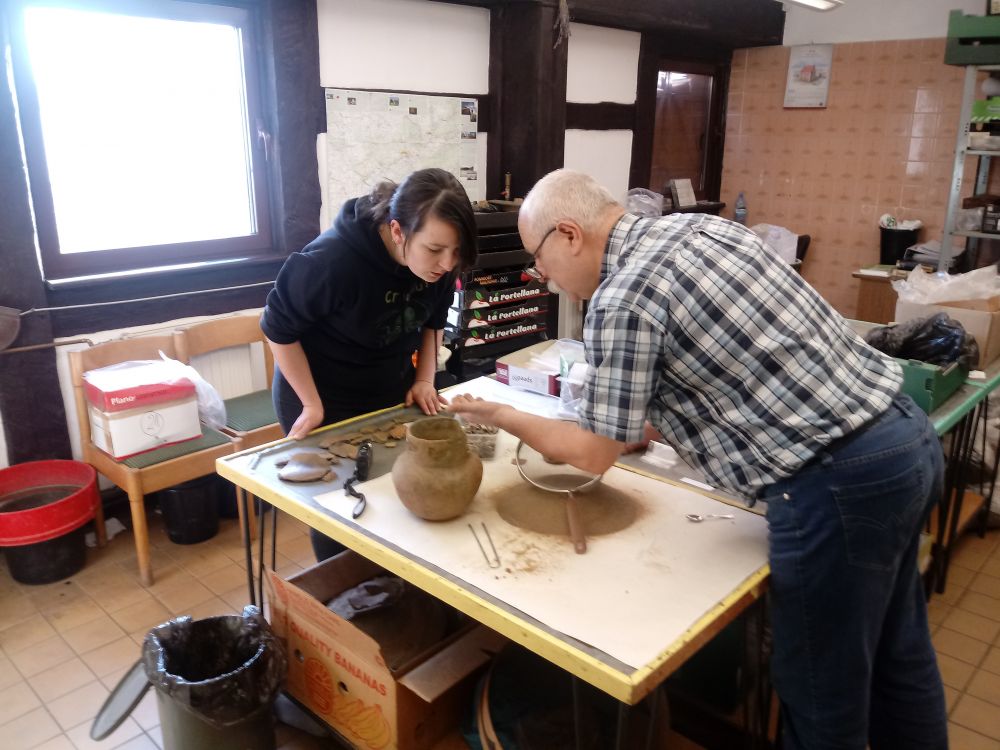 Archeolodzy otworzyli naczynia gliniane z okresu kultury łużyckiej Radio Zachód - Lubuskie