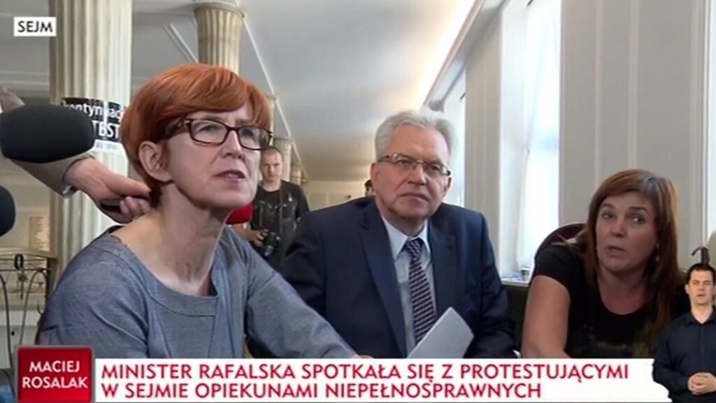 Protestujące w sejmie odrzucają kolejne propozycje minister Rafalskiej Radio Zachód - Lubuskie