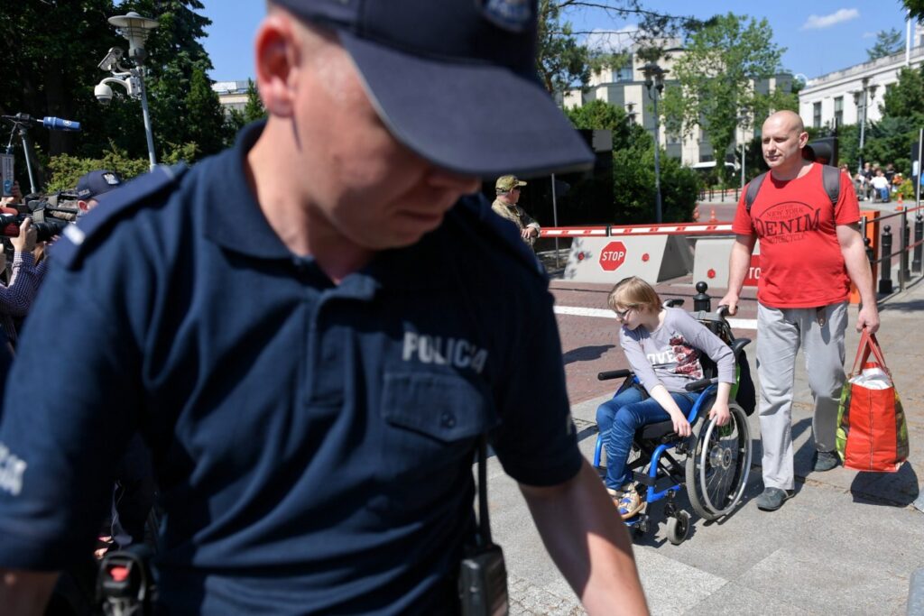 Po 40 dniach protestu osoby niepełnosprawne i ich opiekunowie opuścili budynek Sejmu Radio Zachód - Lubuskie