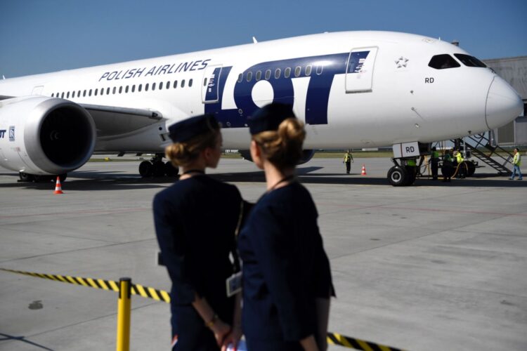 LOT zgodnie z rozkładem 9 fot. PAP/Darek Delmanowicz