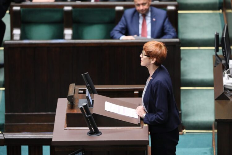 Minister pracy, rodziny i polityki społecznej Elżbieta Rafalska, fot. PAP/Leszek Szymański