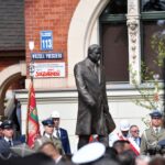 Szczecin: odsłonięto pomnik prezydenta Kaczyńskiego Radio Zachód - Lubuskie