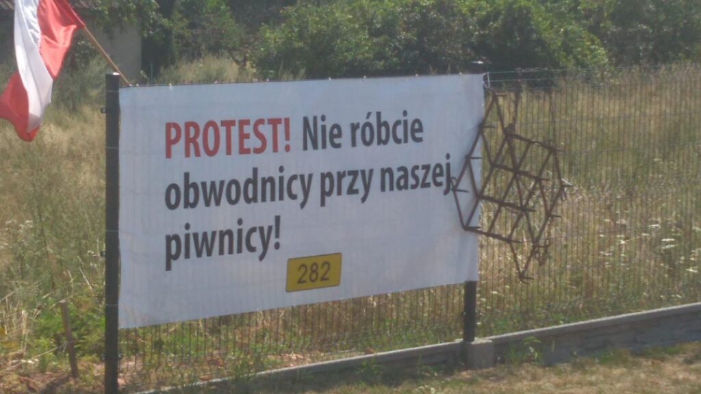 Protest w Łazie. Mieszkańcy nie chcą ronda przy zabudowaniach Radio Zachód - Lubuskie