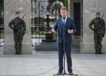 Minister obrony narodowej Mariusz Błaszczak podczas centralnych obchodów święta Wojsk Obrony Terytorialnej, fot. PAP/Marcin Obara