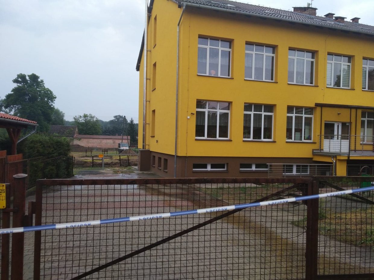 Niewybuchy na terenie szkoły w Leśniowie Wielkim Radio Zachód - Lubuskie