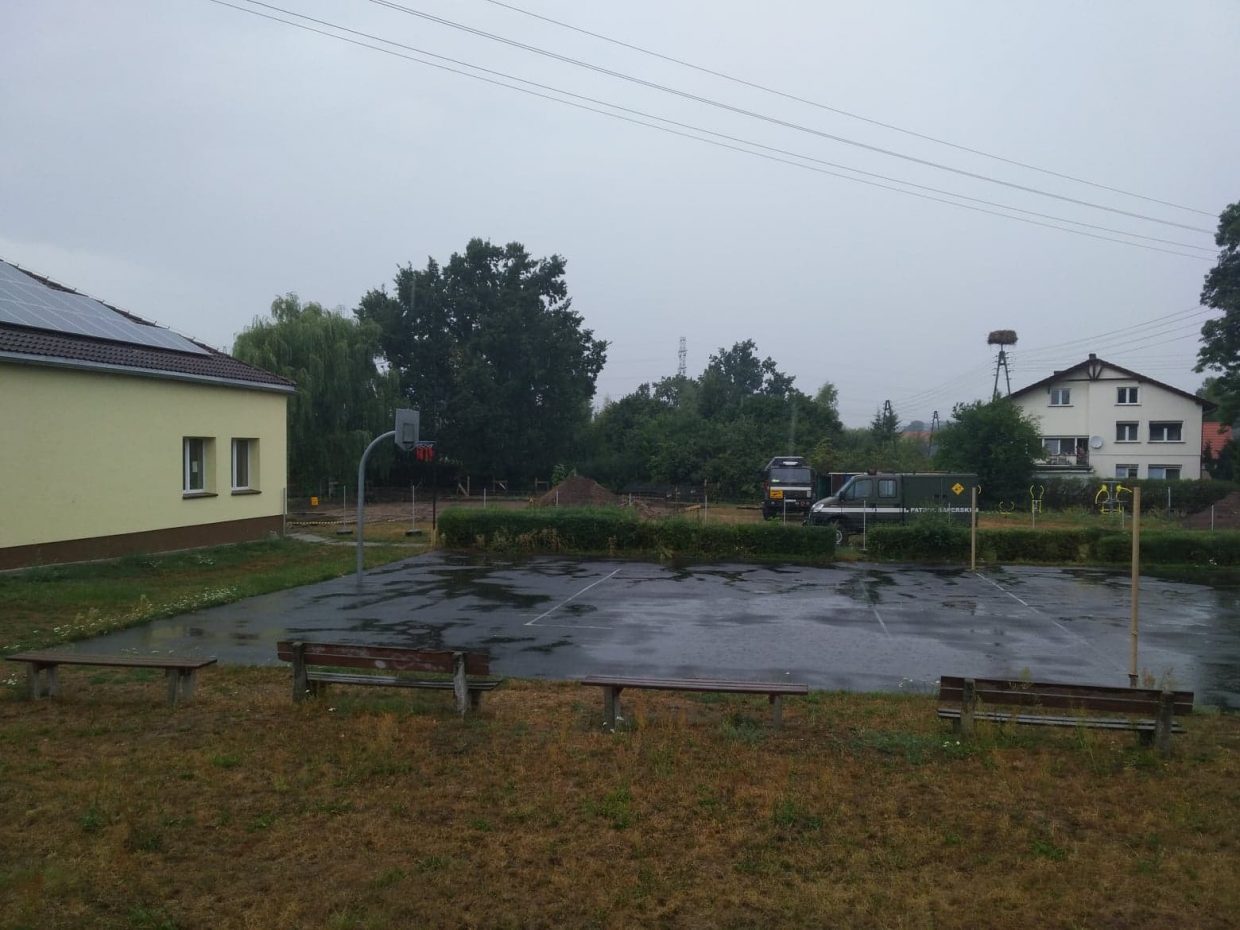 Niewybuchy na terenie szkoły w Leśniowie Wielkim Radio Zachód - Lubuskie