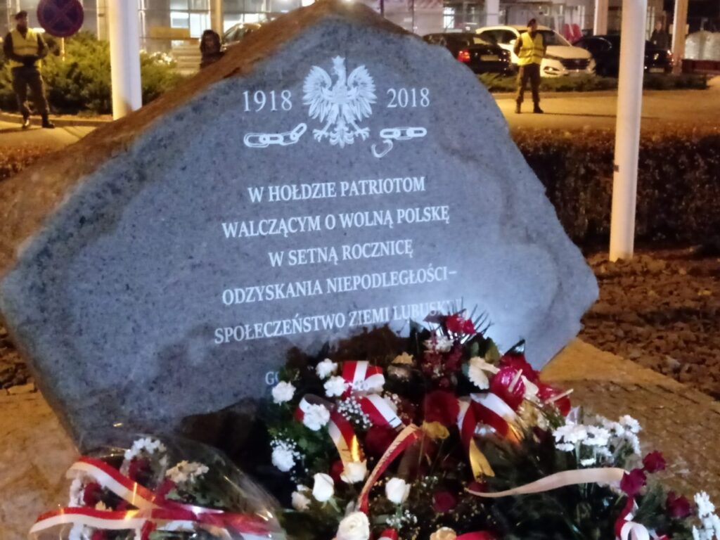 Odsłonięto kamień upamiętniający 100 lat niepodległości Radio Zachód - Lubuskie