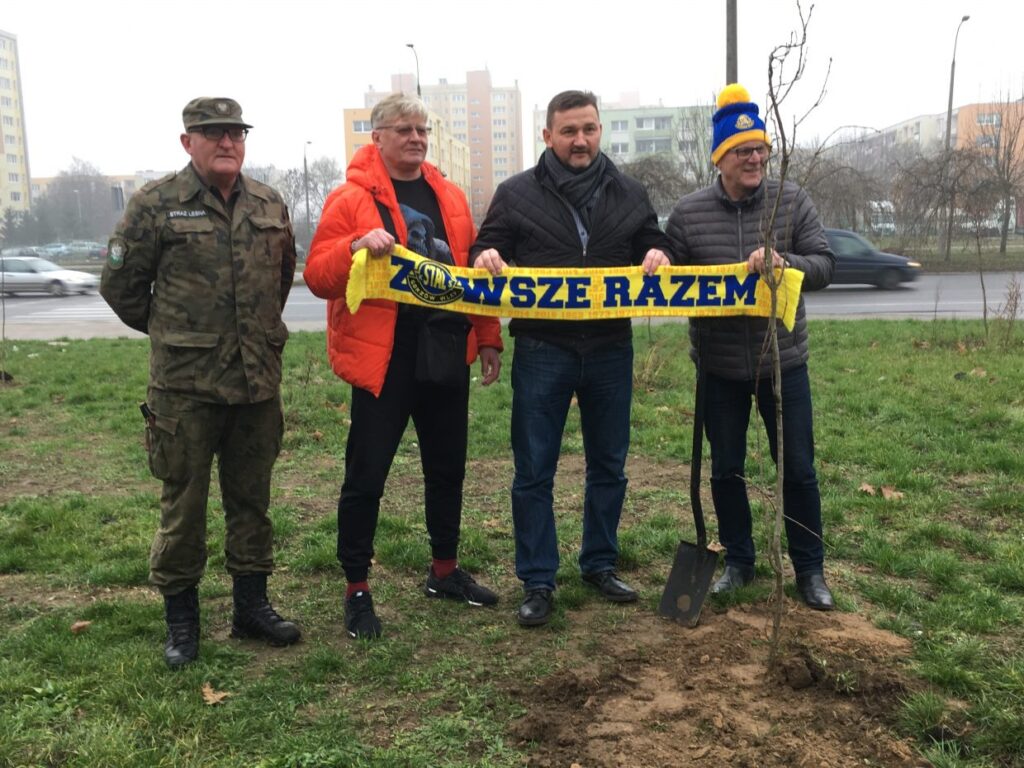 Stal Gorzów posadziła drzewo z okazji 71 – lecia klubu Radio Zachód - Lubuskie