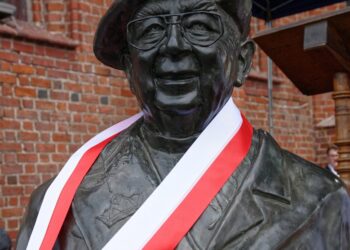 Gorzów Wielkopolski, 07.10.2018. Ods³oniêcie pomnika kapelana "Solidarnoci" ks. pra³ata Witolda Andrzejewskiego, 7 bm. w Gorzowie Wielkopolskim. (mr) PAP/Lech Muszyñski