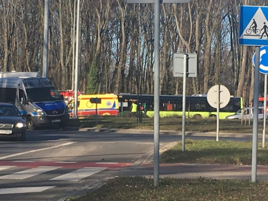 Pięć osób poszkodowanych w zderzeniu autobusu i półciężarówki Radio Zachód - Lubuskie