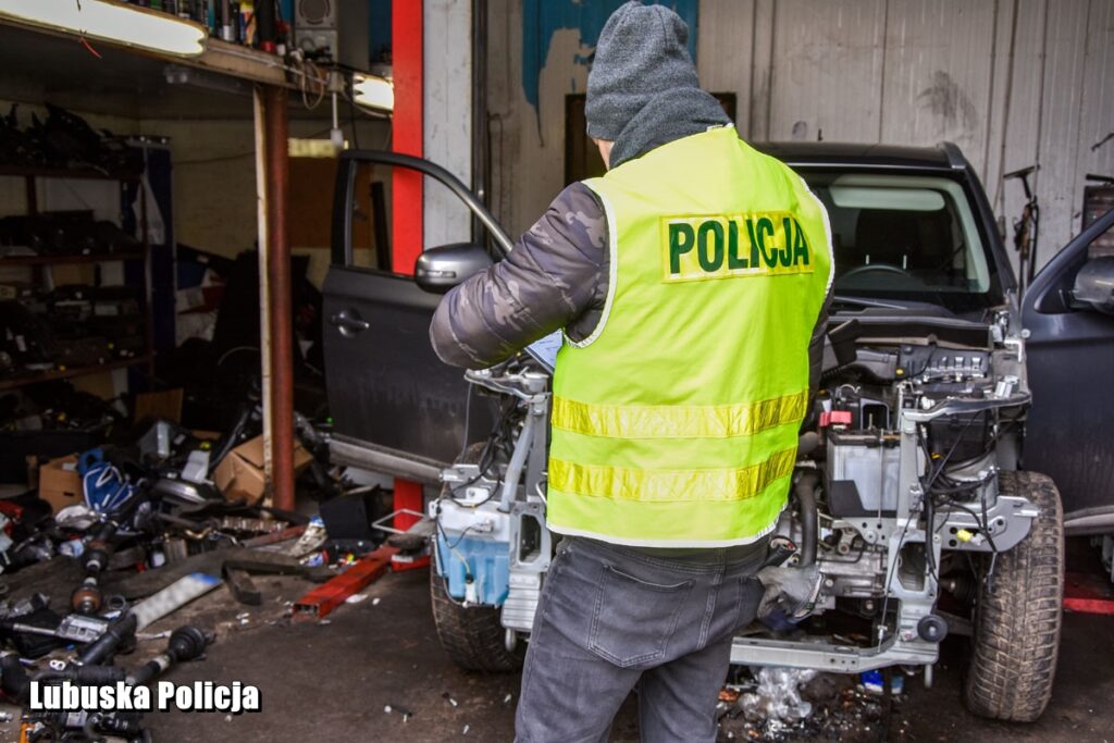 Policjanci zlikwidowali dziuplę samochodową Radio Zachód - Lubuskie