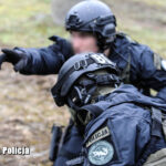 Antyterroryści na terenie MZK Radio Zachód - Lubuskie