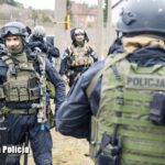 Antyterroryści na terenie MZK Radio Zachód - Lubuskie