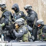 Antyterroryści na terenie MZK Radio Zachód - Lubuskie