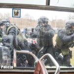 Antyterroryści na terenie MZK Radio Zachód - Lubuskie
