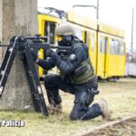 Antyterroryści na terenie MZK Radio Zachód - Lubuskie