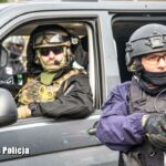 Antyterroryści na terenie MZK Radio Zachód - Lubuskie