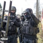 Antyterroryści na terenie MZK Radio Zachód - Lubuskie