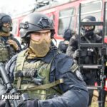 Antyterroryści na terenie MZK Radio Zachód - Lubuskie