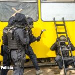 Antyterroryści na terenie MZK Radio Zachód - Lubuskie