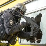 Antyterroryści na terenie MZK Radio Zachód - Lubuskie