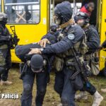 Antyterroryści na terenie MZK Radio Zachód - Lubuskie
