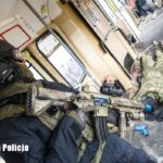 Antyterroryści na terenie MZK Radio Zachód - Lubuskie