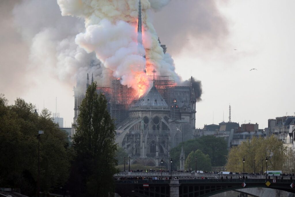 Pożar w katedrze Notre Dame Radio Zachód - Lubuskie