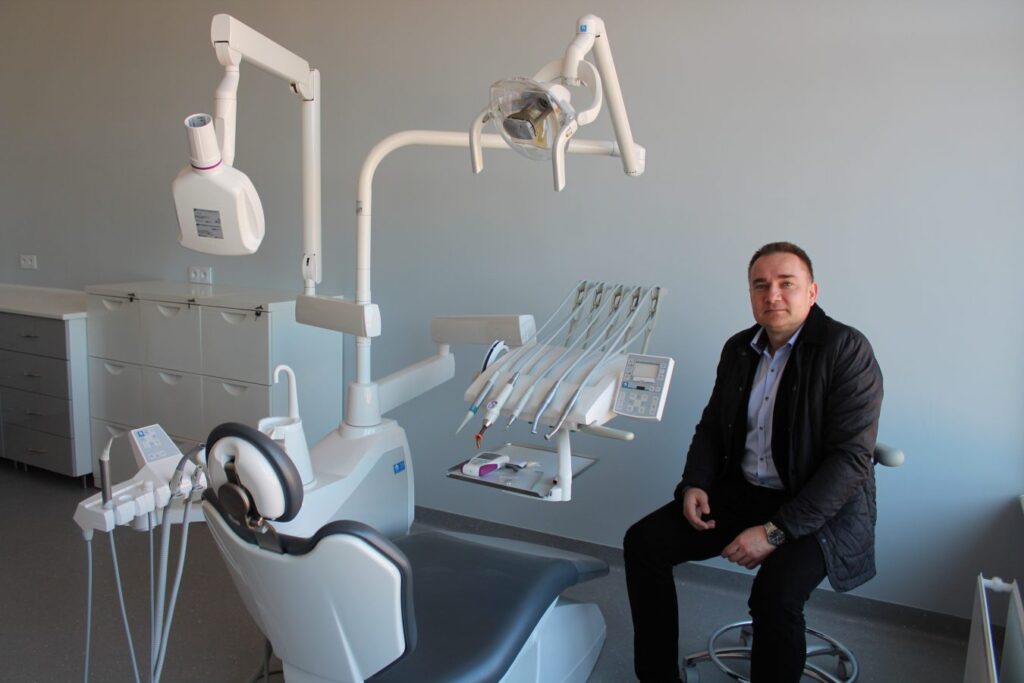 Dentysta wraca do szkoły w Cybince Radio Zachód - Lubuskie