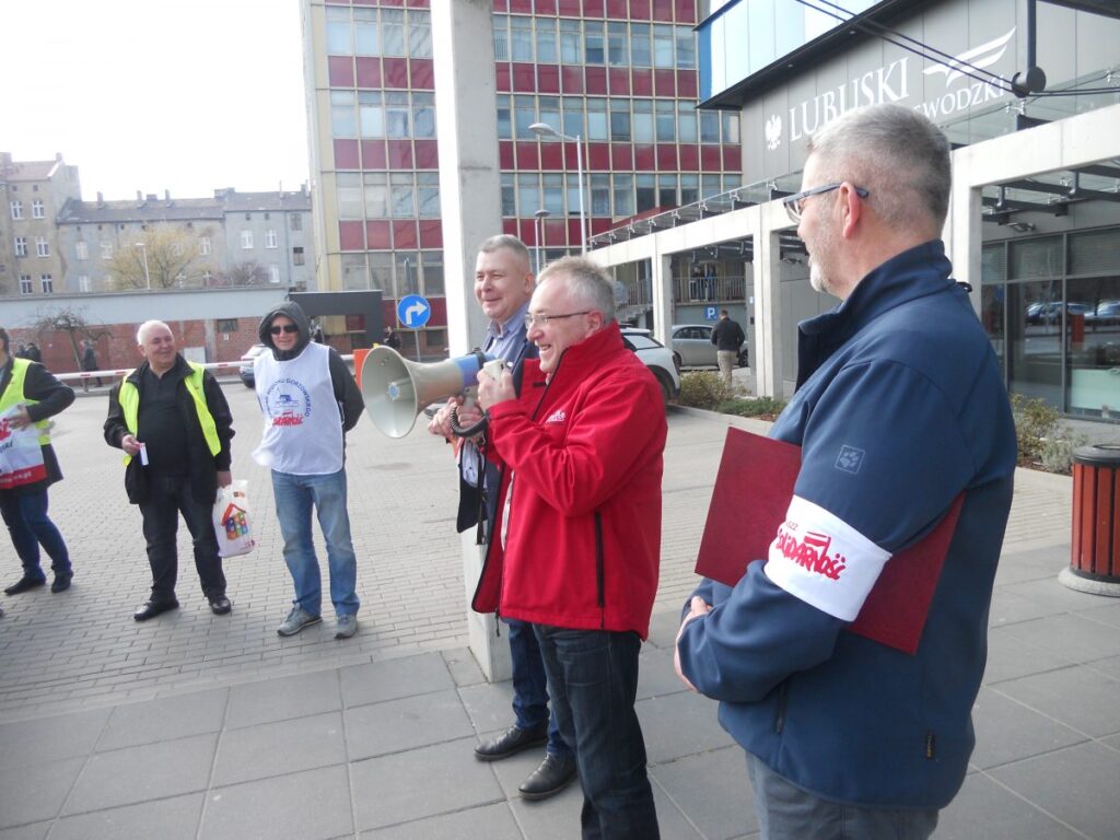 "Solidarność" pikietowała pod urzędem Radio Zachód - Lubuskie