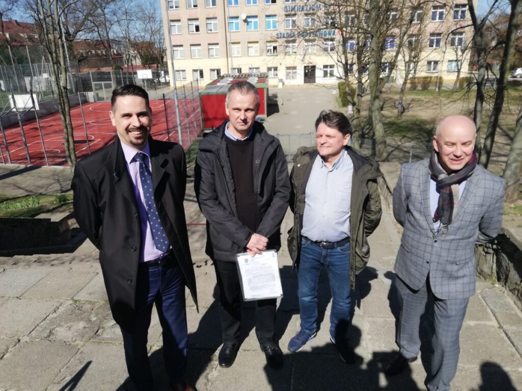 Radni KO apelują w sprawie naboru do szkół 1 Radni KO apelują w sprawie naboru do szkół Radio Zachód - Lubuskie