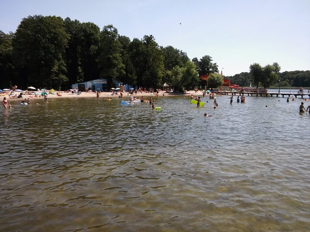 Coraz więcej turystów nad Jeziorem Sławskim Radio Zachód - Lubuskie
