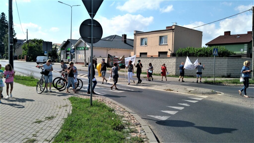Blokowali rondo w Wawrowie, bo protestują przeciw budowie biogazowni Radio Zachód - Lubuskie