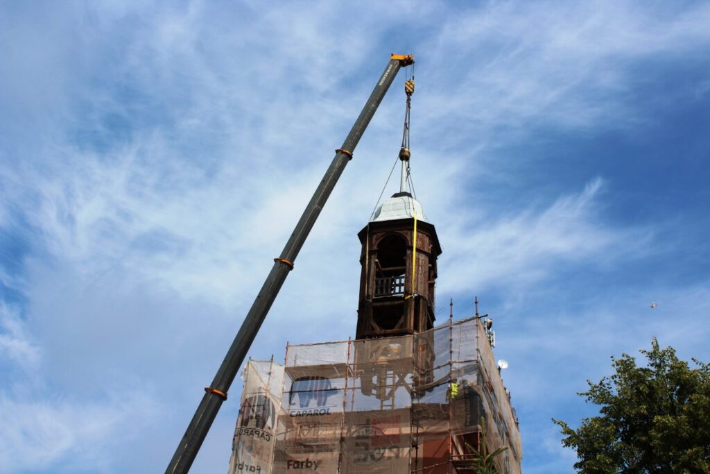 Remont wieży kościoła w Cybince Radio Zachód - Lubuskie
