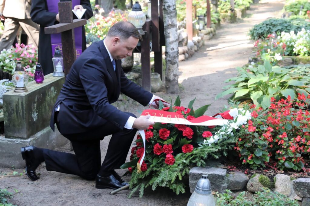 Prezydent złożył wieniec na grobie Tadeusza Mazowieckiego Radio Zachód - Lubuskie