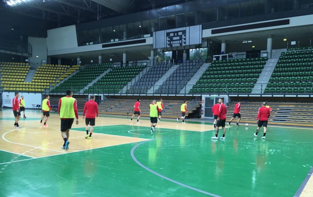Polscy futsaliści już trenują w hali CRS! W czwartek pierwszy mecz Radio Zachód - Lubuskie