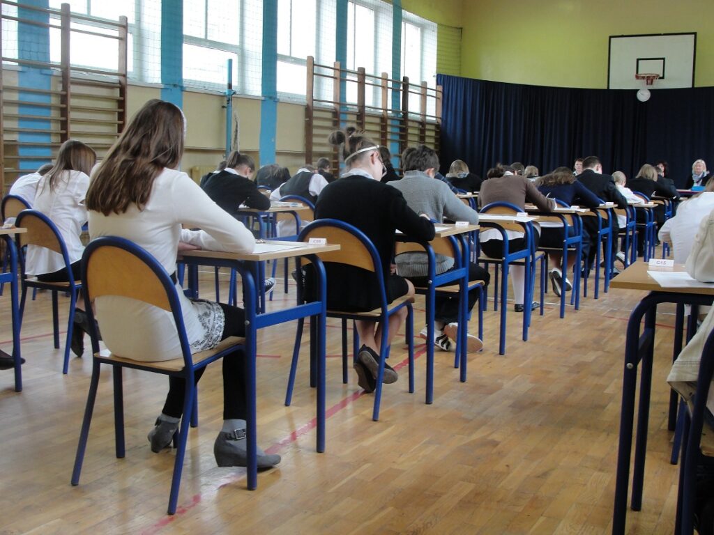 Zestawy do powtórki przed egzaminem ósmoklasisty na stronach CKE Radio Zachód - Lubuskie