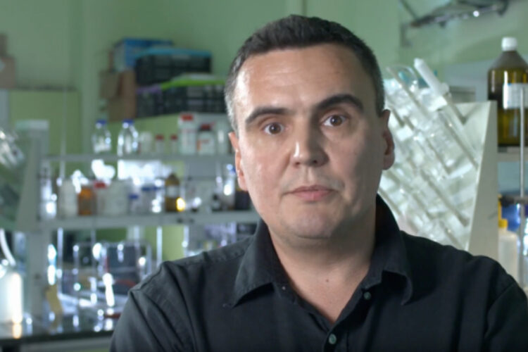 Prof. Marcin Drąg, fot. YouTube/Fundacja na rzecz Nauki Polskiej