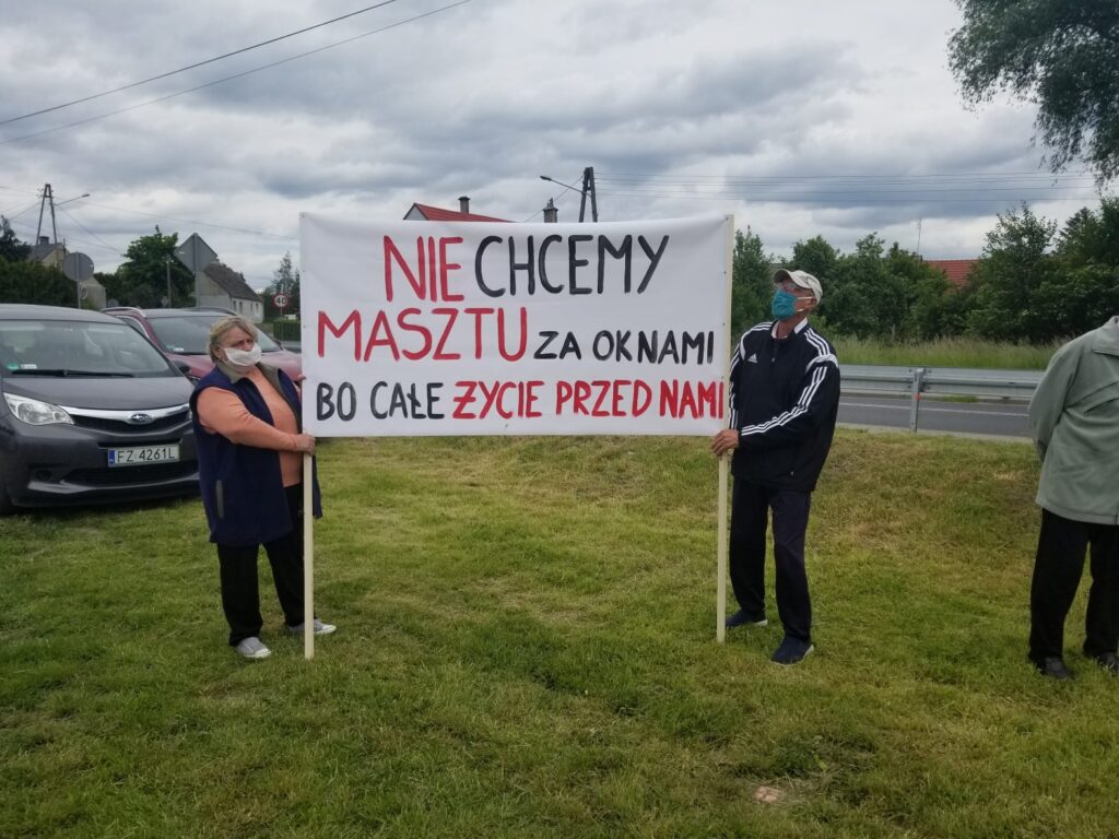 Mieszkańcy Płot protestowali przeciw budowie masztu telefonii komórkowej Radio Zachód - Lubuskie