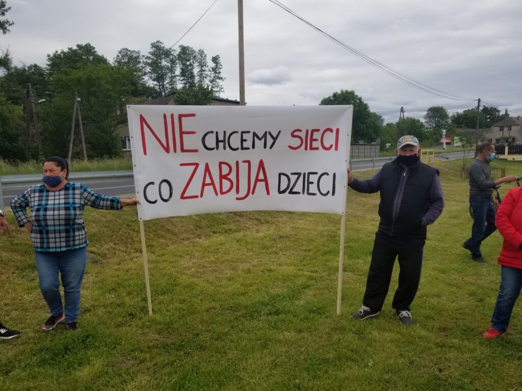 Mieszkańcy Płot protestowali przeciw budowie masztu telefonii komórkowej Radio Zachód - Lubuskie