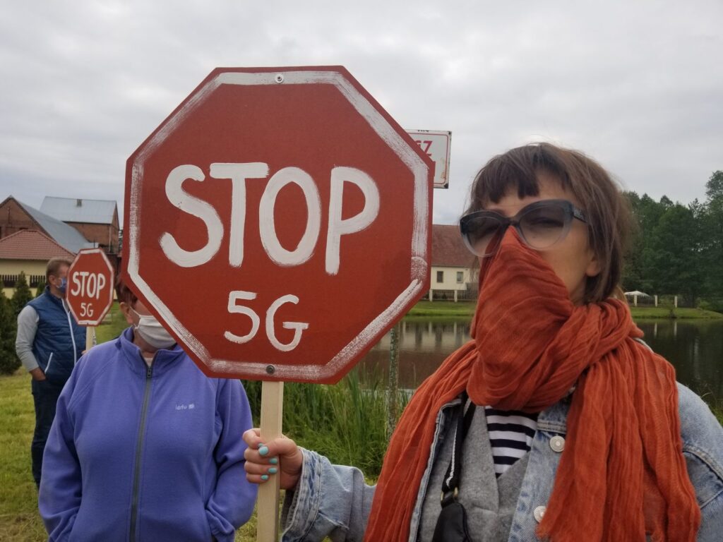 Mieszkańcy Płot protestowali przeciw budowie masztu telefonii komórkowej Radio Zachód - Lubuskie