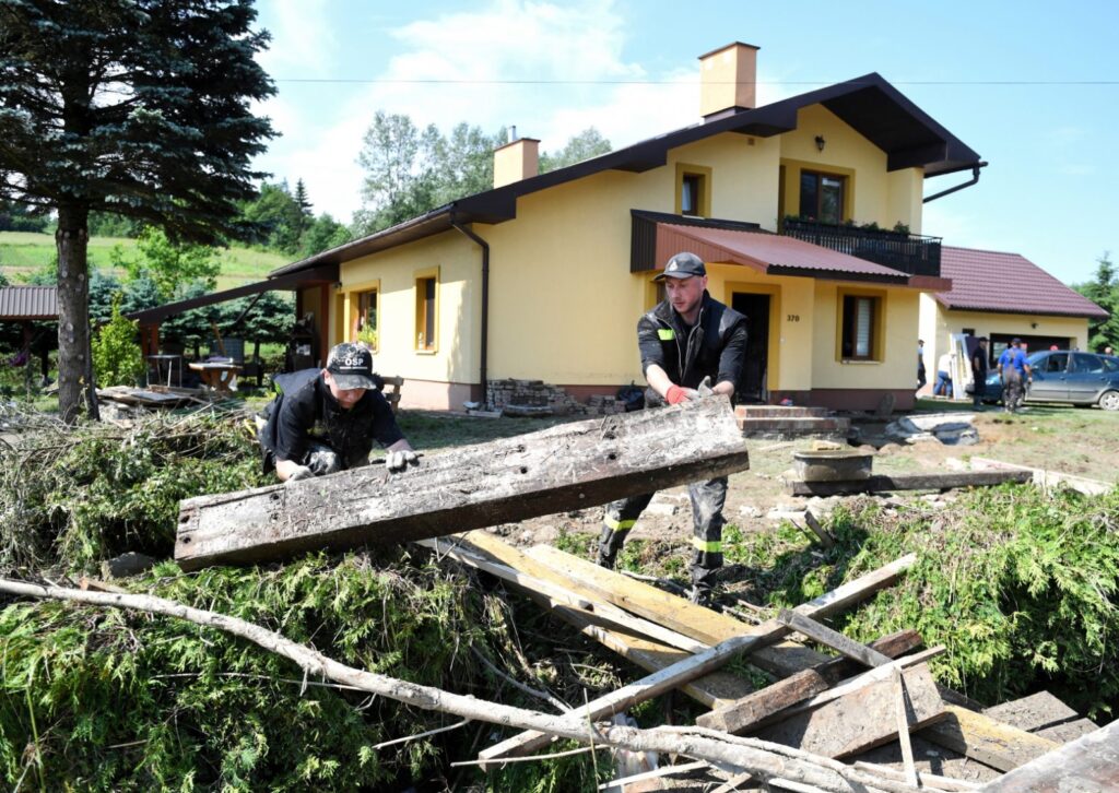 W kilkanaście minut woda zabrała im wszystko. Najgorzej jest w powiecie jasielskim Radio Zachód - Lubuskie