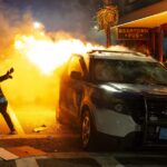 USA: godzina policyjna w niemal 40 miastach. Pod Białym Domem demonstranci podpalili samochody 14 USA: godzina policyjna w niemal 40 miastach. Pod Białym Domem demonstranci podpalili samochody Radio Zachód - Lubuskie