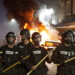 USA: godzina policyjna w niemal 40 miastach. Pod Białym Domem demonstranci podpalili samochody 15 USA: godzina policyjna w niemal 40 miastach. Pod Białym Domem demonstranci podpalili samochody Radio Zachód - Lubuskie